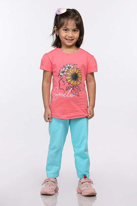 Selvas girl fashion shoot with floral headband